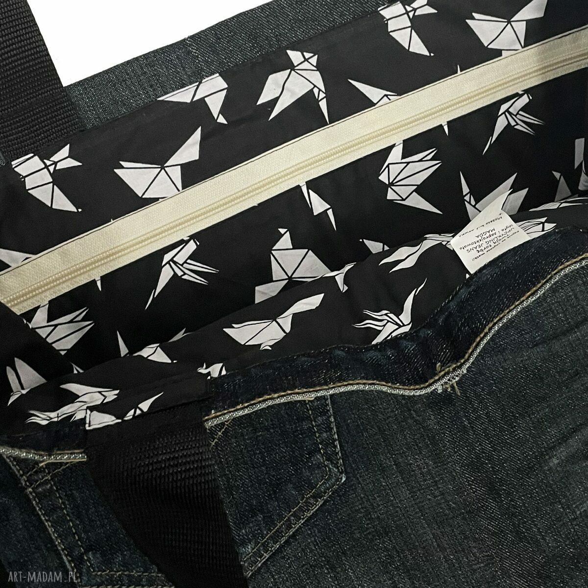 Duża torba na ramię z upcyklingu jeans Levi's 96 od Majunto - shopperka