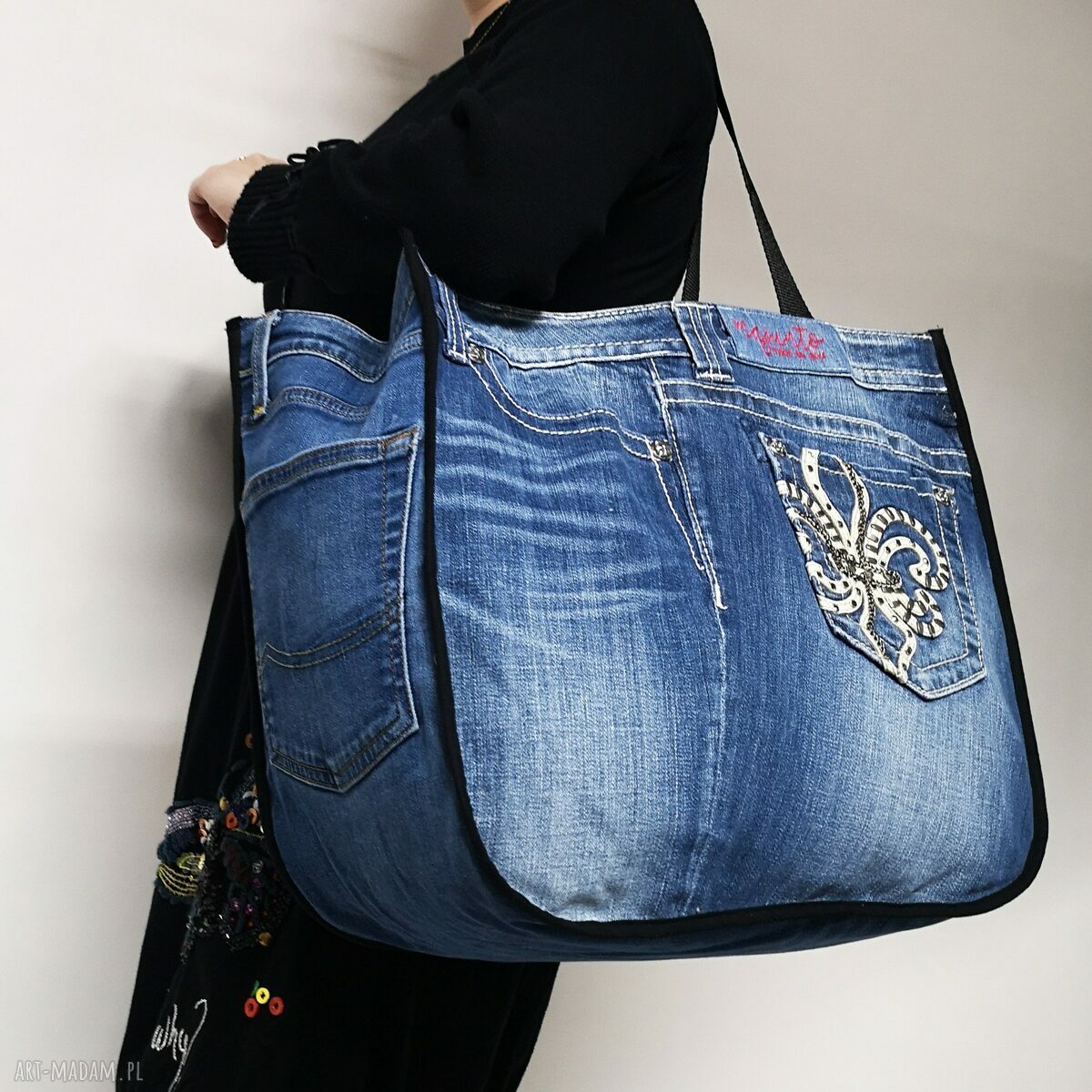 Duża torba na ramię z upcyklingu jeansu JEANS 73 od Majunto