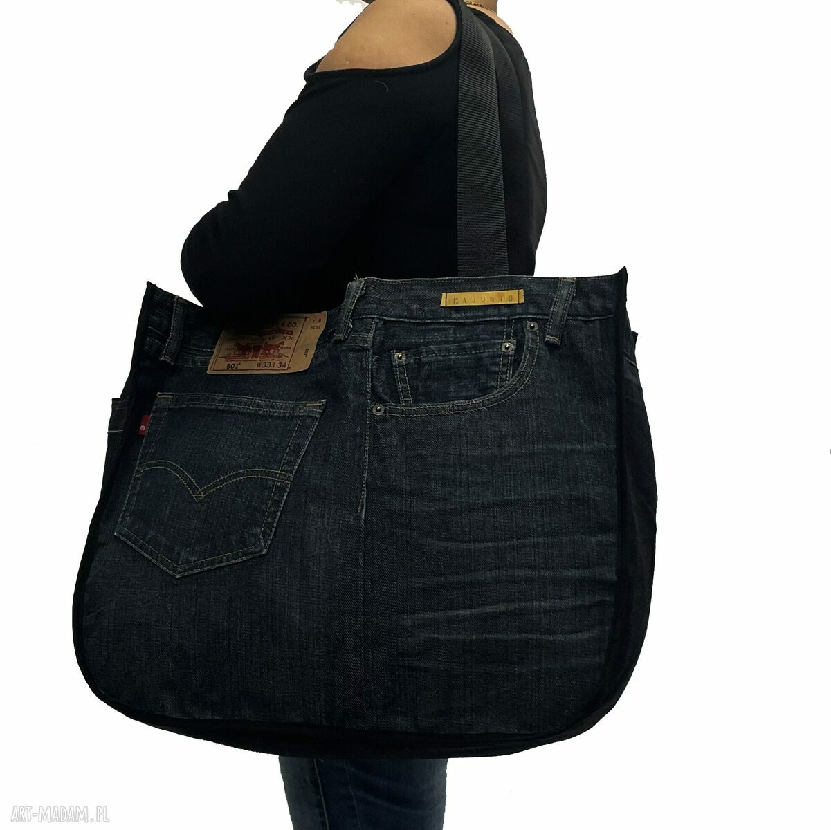 Duża torba na ramię z upcyklingu jeans Levi's 96 od Majunto - shopperka
