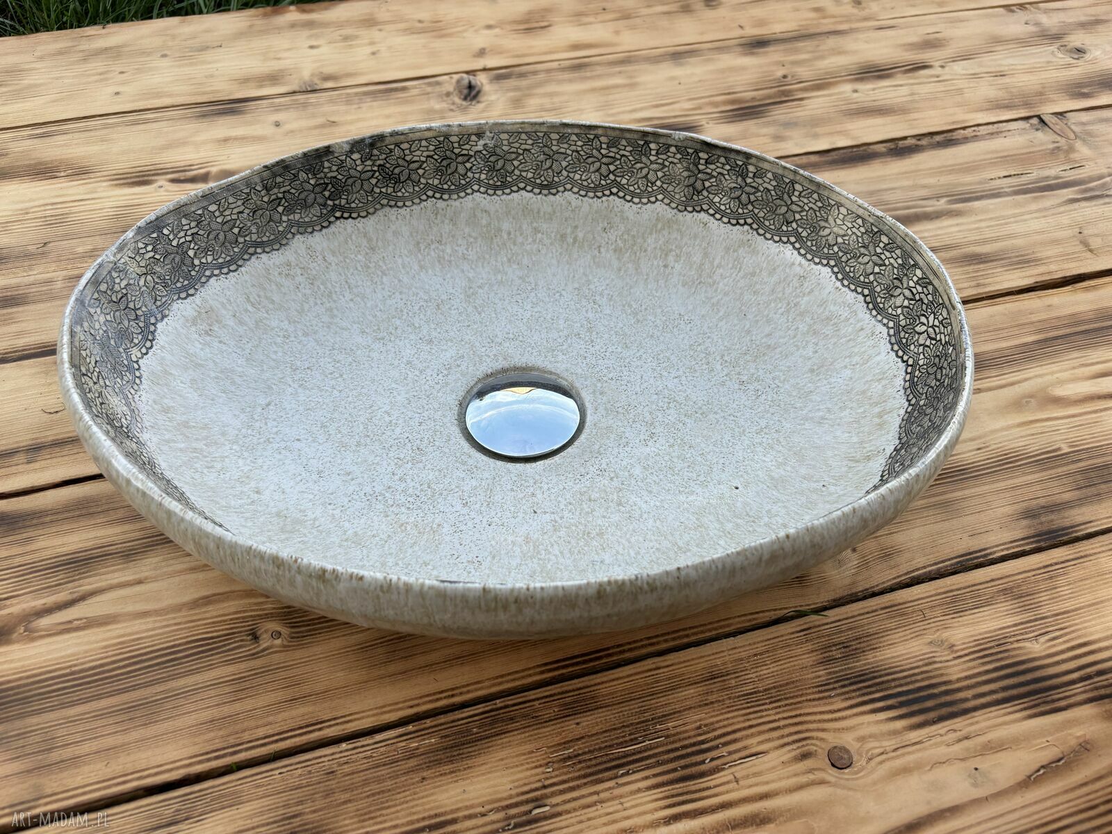 Duża umywalka ceramiczna ręcznie robiona z koronkową fakturą