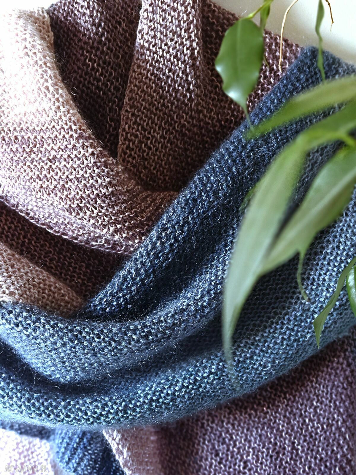 Duża wełniana chusta na drutach Drobiazg The Wool Art