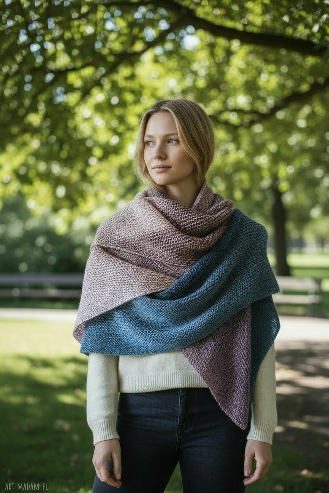 Duża wełniana chusta na drutach Drobiazg - The Wool Art