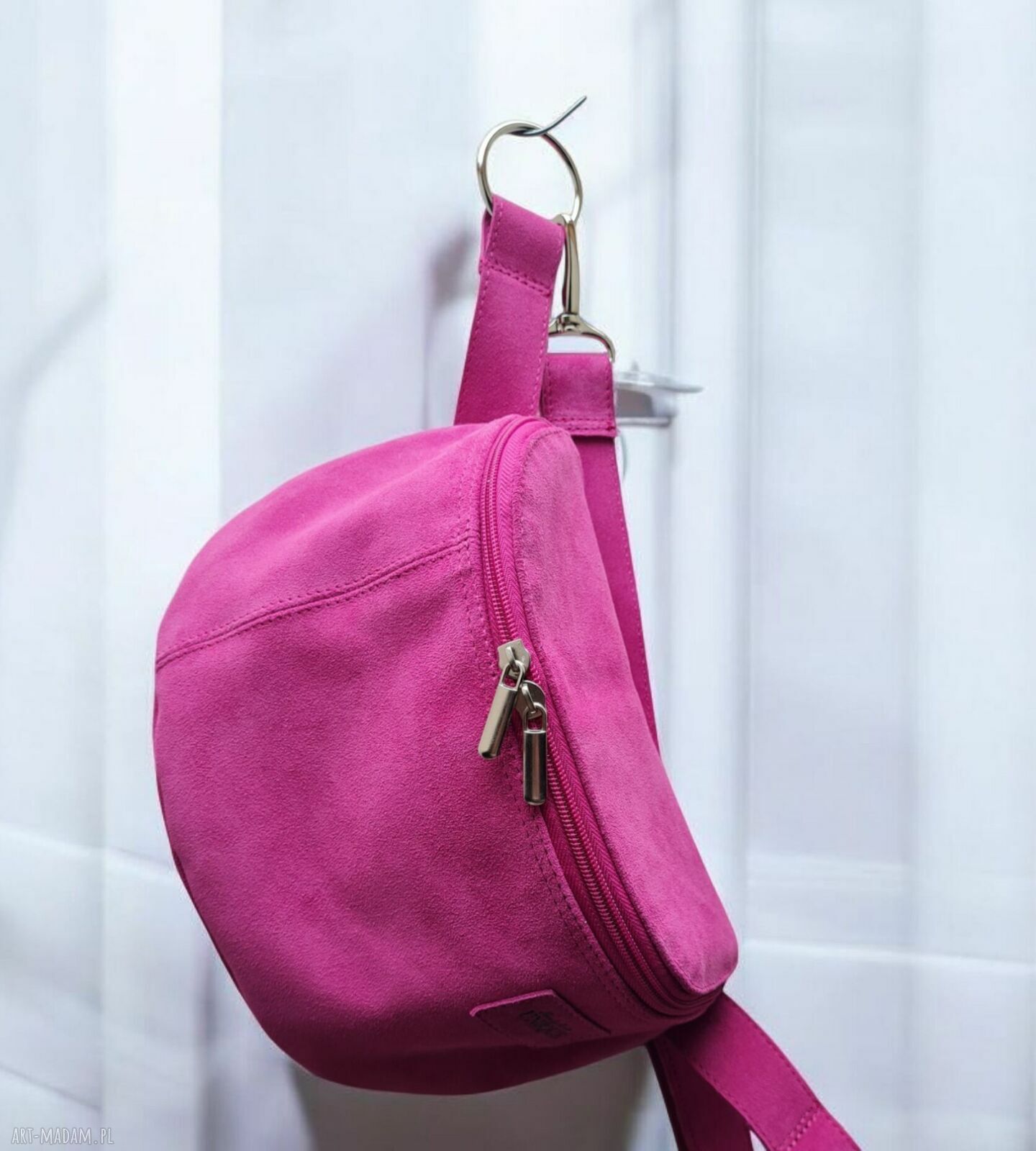 Duża zamszowa nerka fuksja - skóra naturalna belt bag