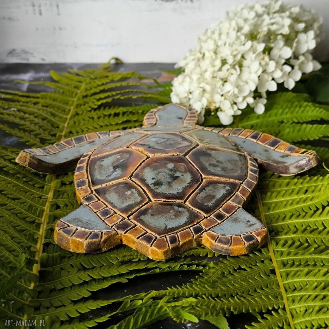 Ceramiczny żółw jako duża dekoracja na ścianę