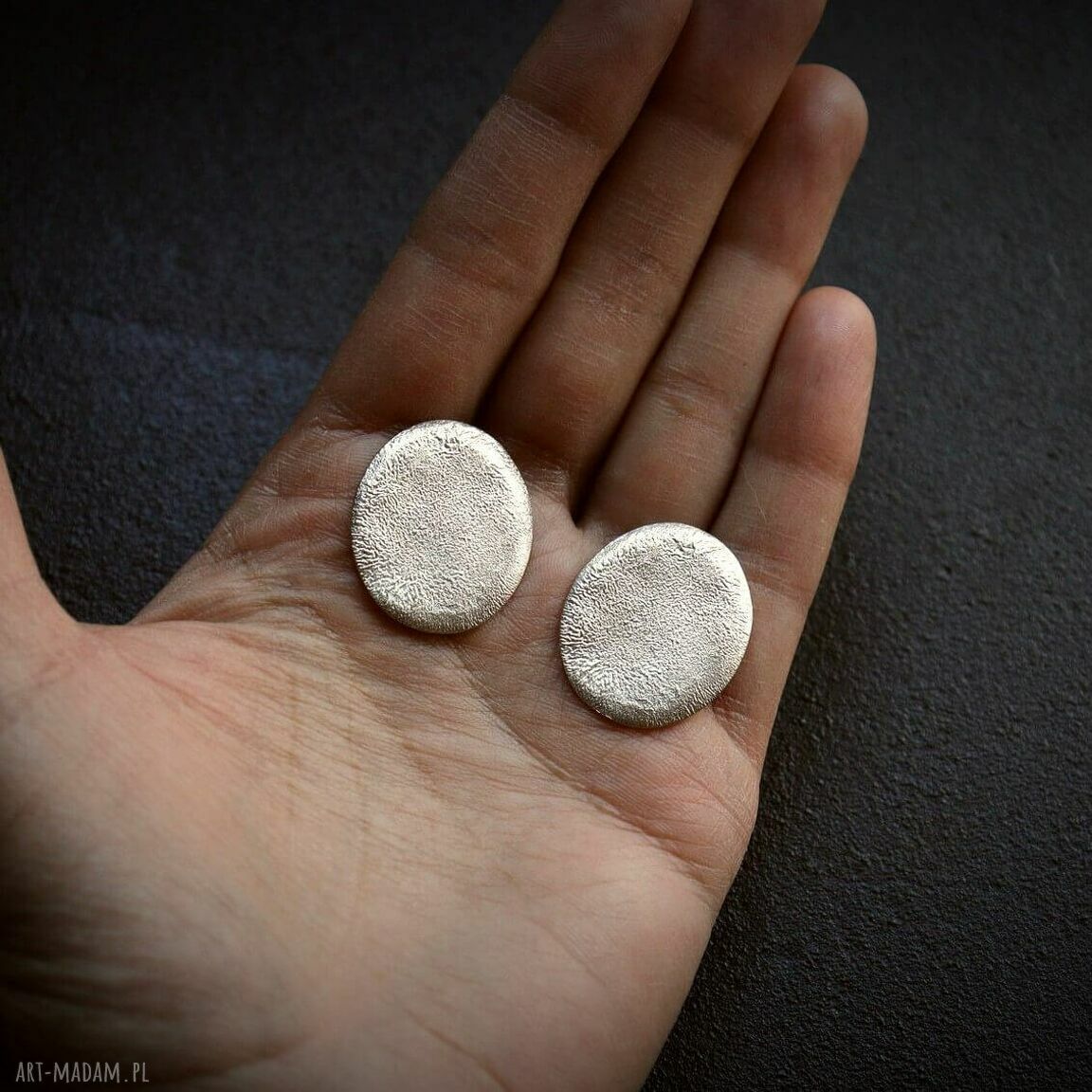 kolczyki: Duże kolczyki na sztyftach owalne z kolekcji Raw Hand Made