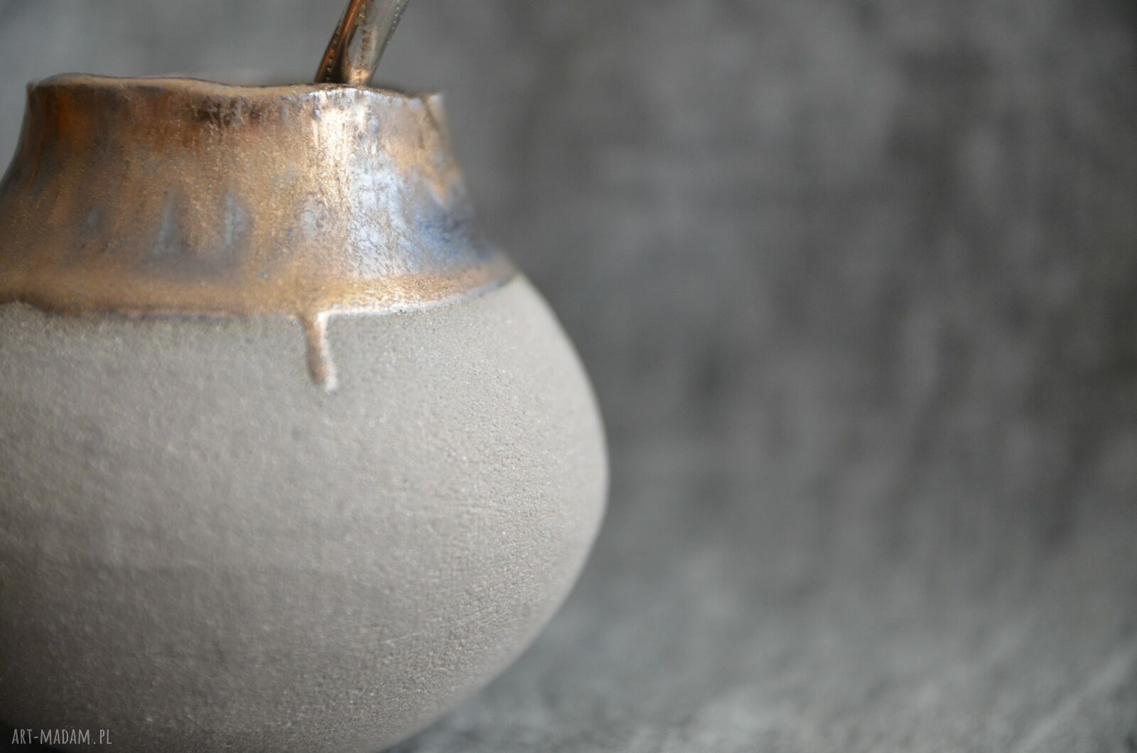 Duże Matero 300 ml - kubek do yerba mate z kamionki i starym złotem