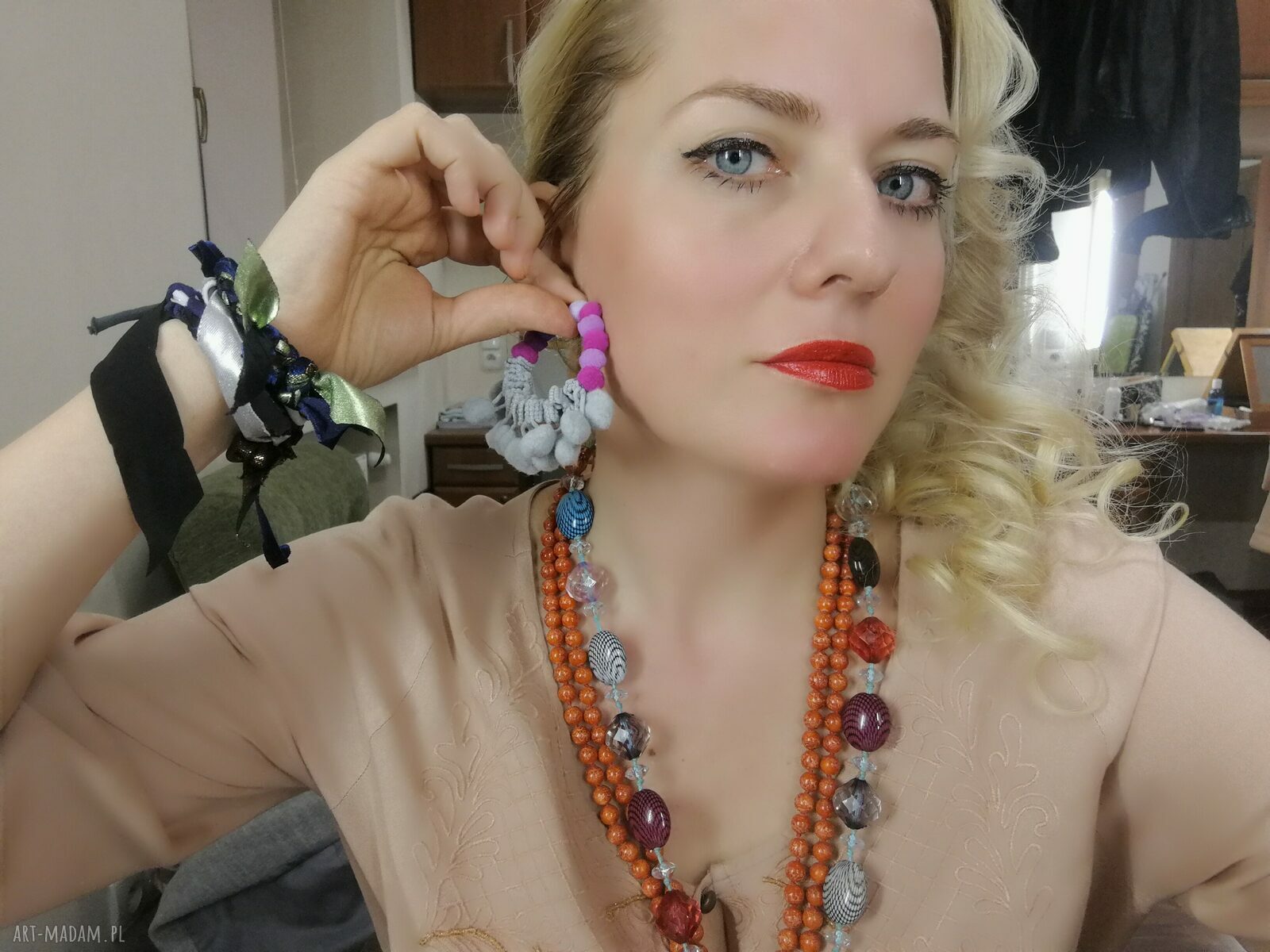 Duże lekkie puchate klipsy pompony boho