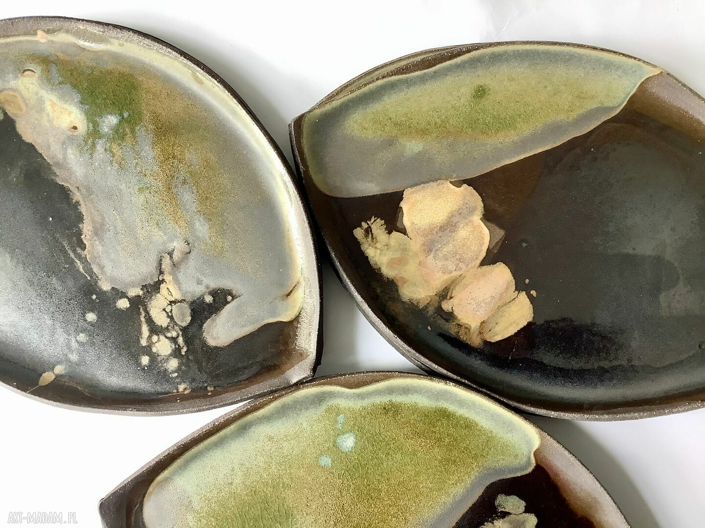 Duże talerze lepione ręcznie - ceramiczna patera do codziennych posiłków
