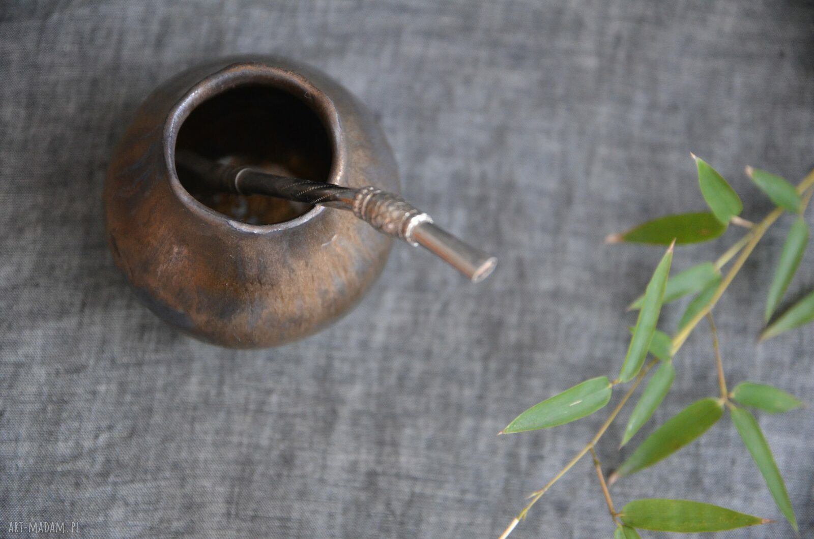 Duże złote matero do yerba mate - ręcznie lepione z kamionki