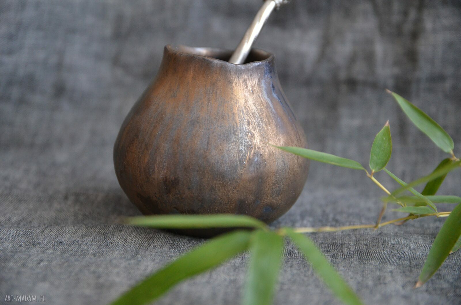 Duże złote matero do yerba mate - ręcznie lepione z kamionki