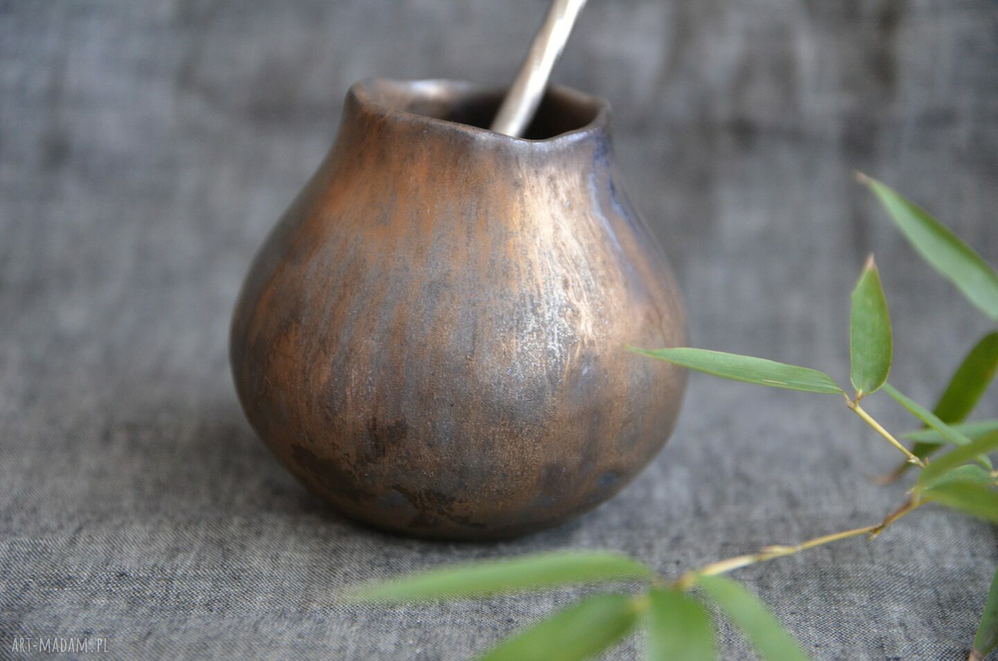 Duże złote matero do yerba mate - ręcznie lepione z kamionki