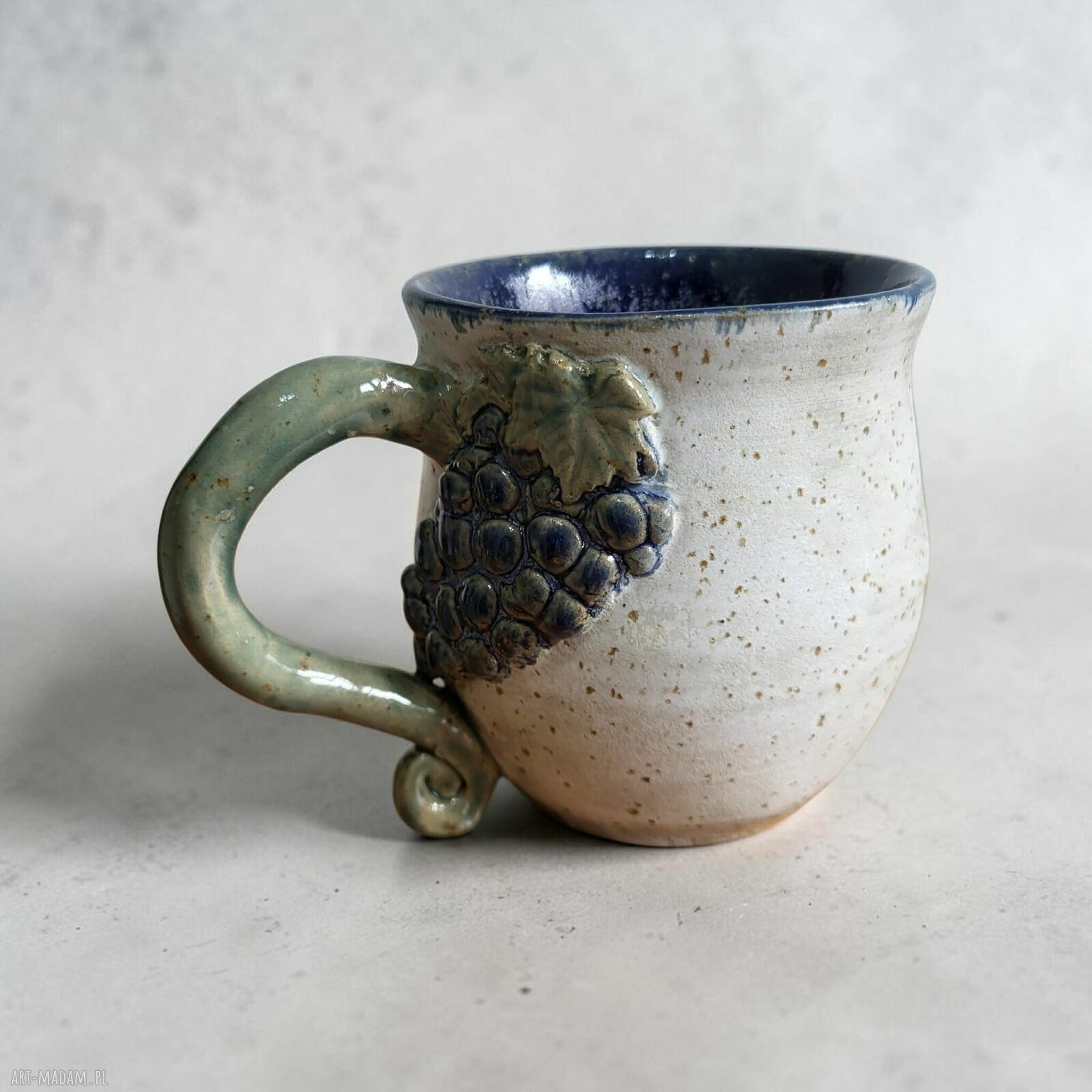 Duży ceramiczny kubek z winogronkiem - ręcznie dekorowany ~400 ml