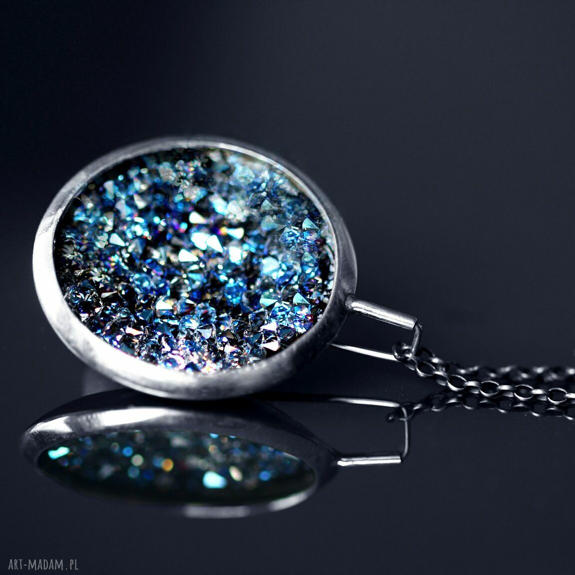 Duży wisior wysadzany kryształami Swarovski
