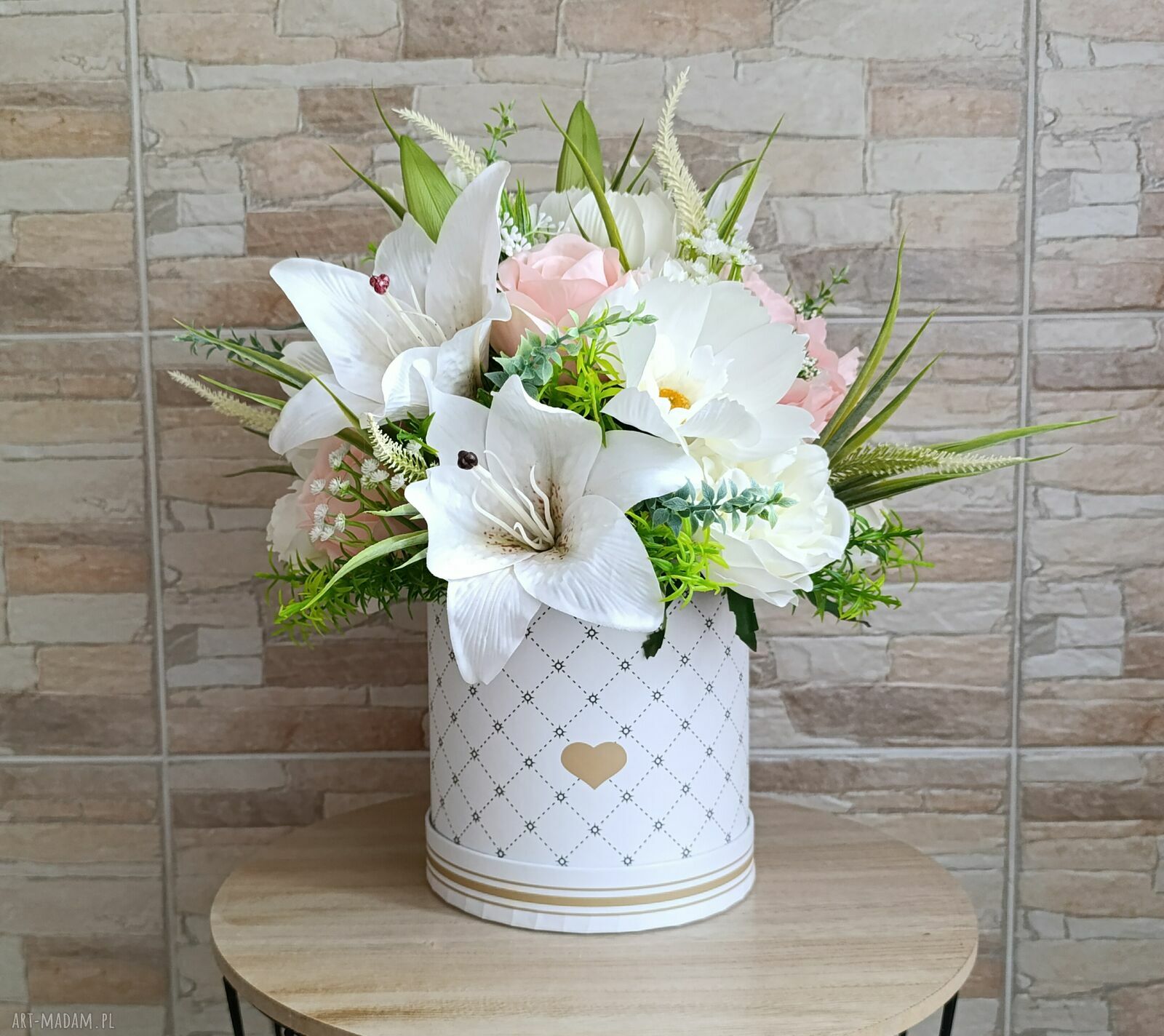 Duży flower box z liliami - elegancki prezent na Dzień Mamy