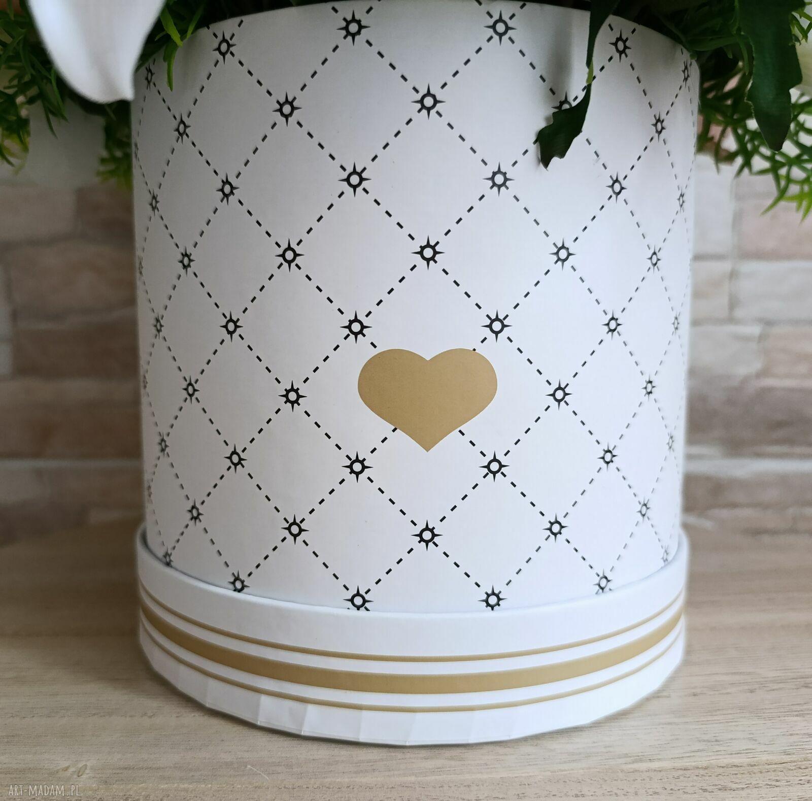 Duży flower box z liliami - elegancki prezent na Dzień Mamy