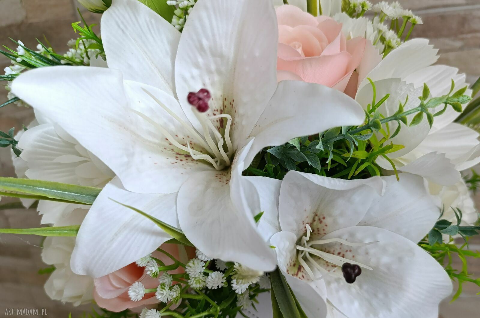 Duży flower box z liliami - elegancki prezent na Dzień Mamy