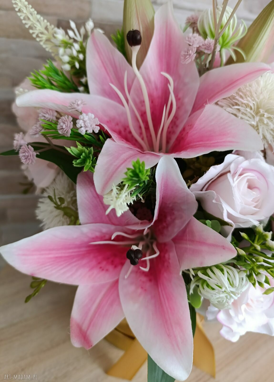 Duży złoty flowerbox z liliami - ręcznie robiona dekoracja do wnętrz