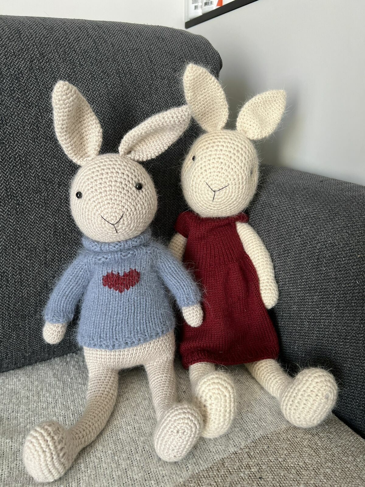 Duży królik szydełkowany ręcznie w ubranku handmade
