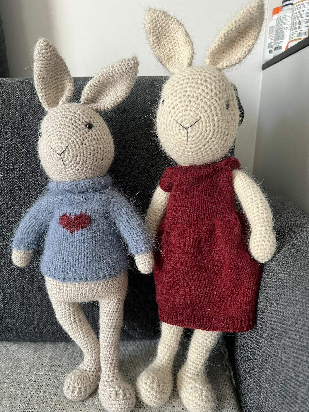 Duży królik szydełkowany ręcznie w ubranku handmade