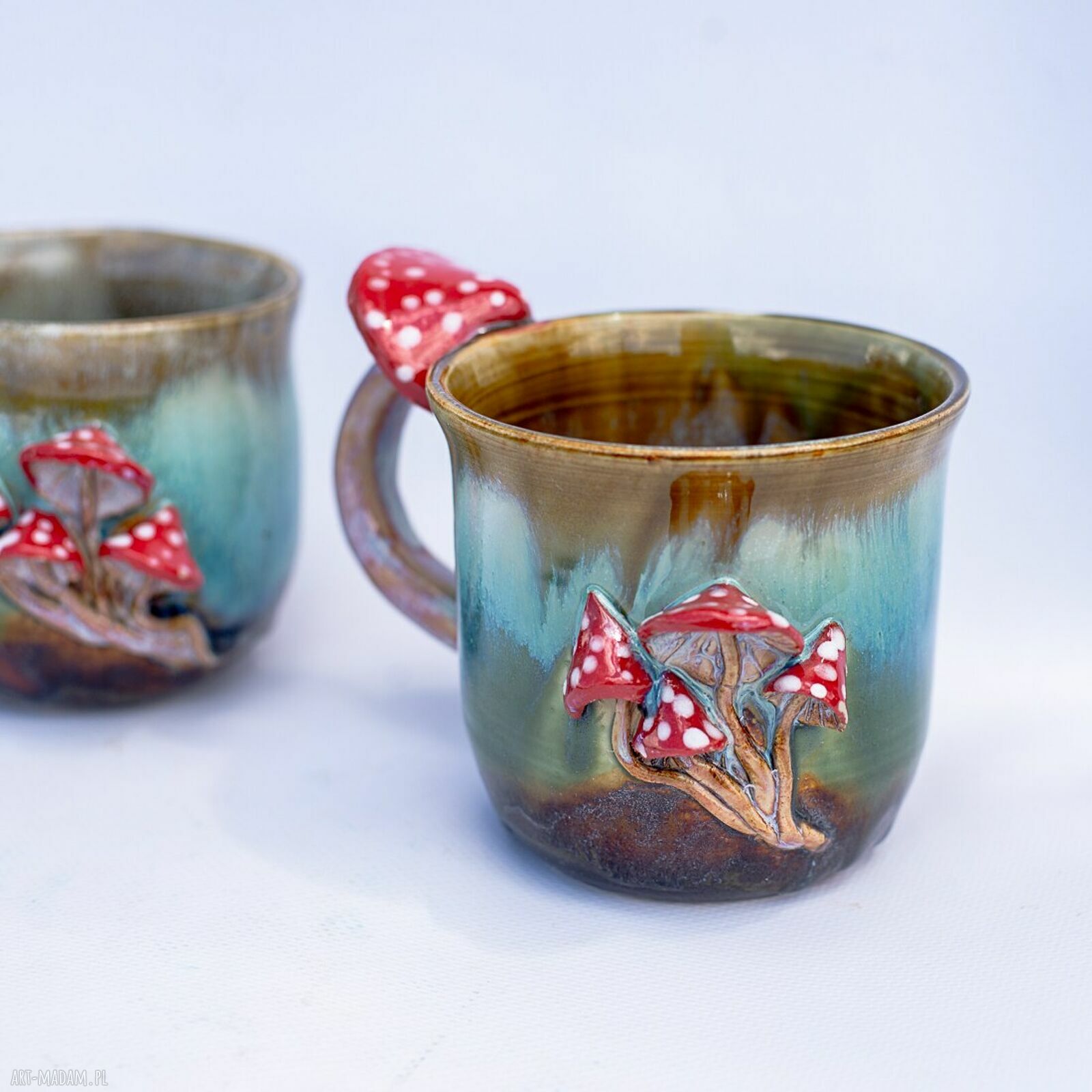 Duży kubek z muchomorem handmade - leśne poszycie, ok. 490 ml (brązowy rant)