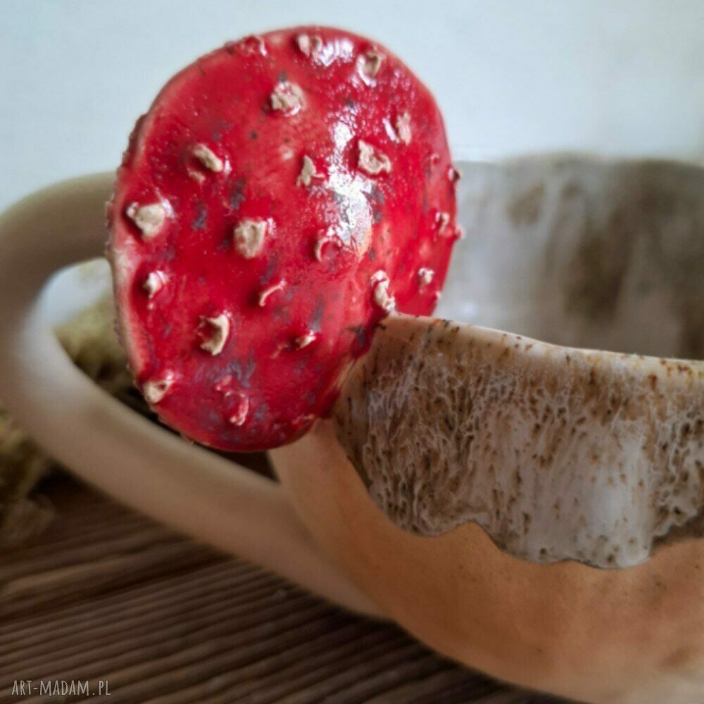 Duży kubek ceramiczny z muchomorem - ręcznie lepiony