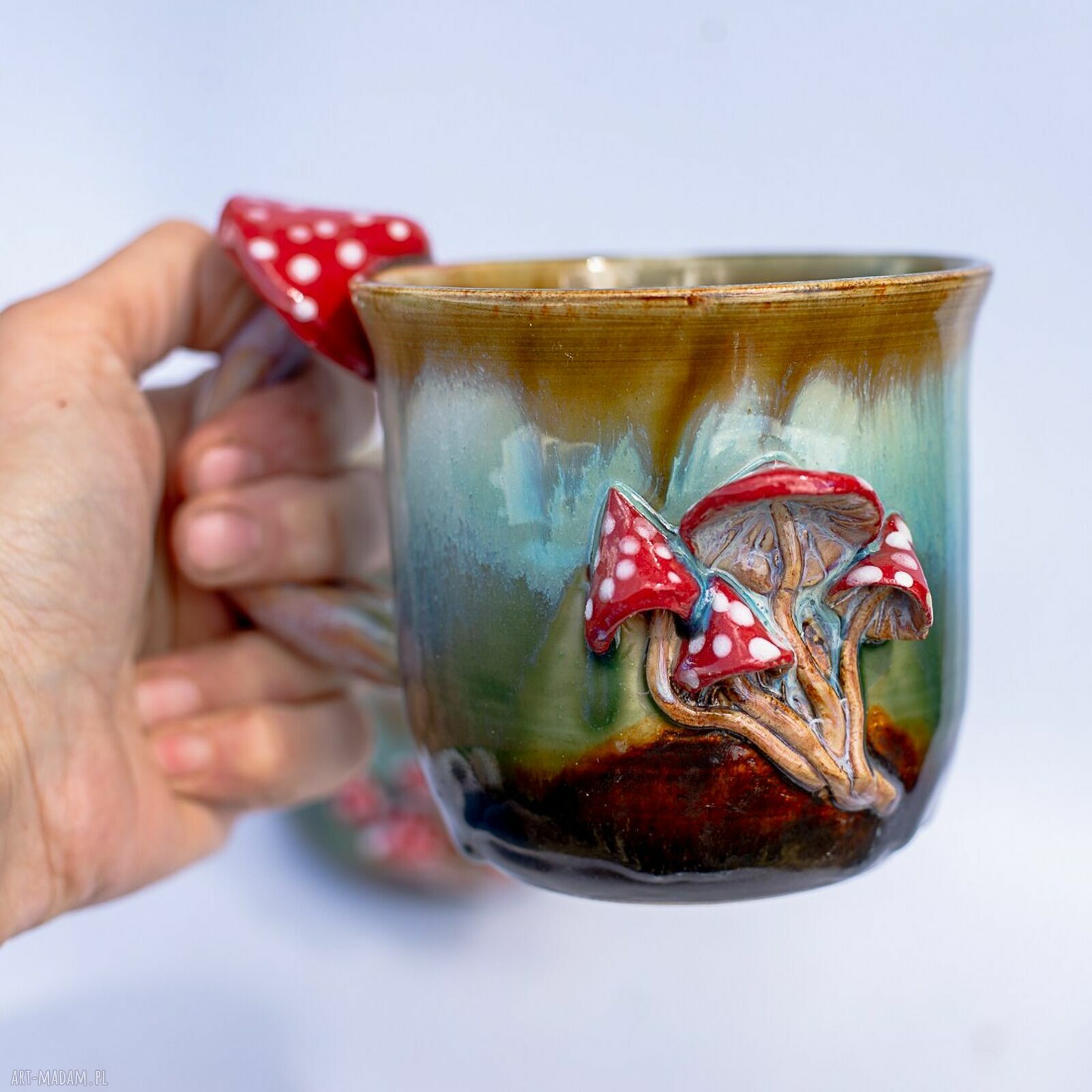 Duży kubek z muchomorem handmade - leśne poszycie, ok. 490 ml brązowy rant