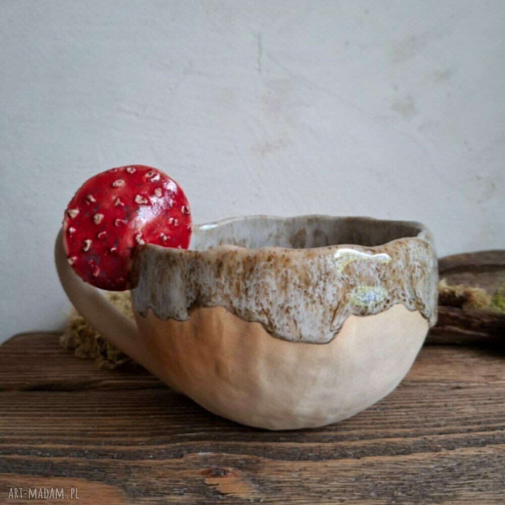 Duży kubek ceramiczny z muchomorem - ręcznie lepiony