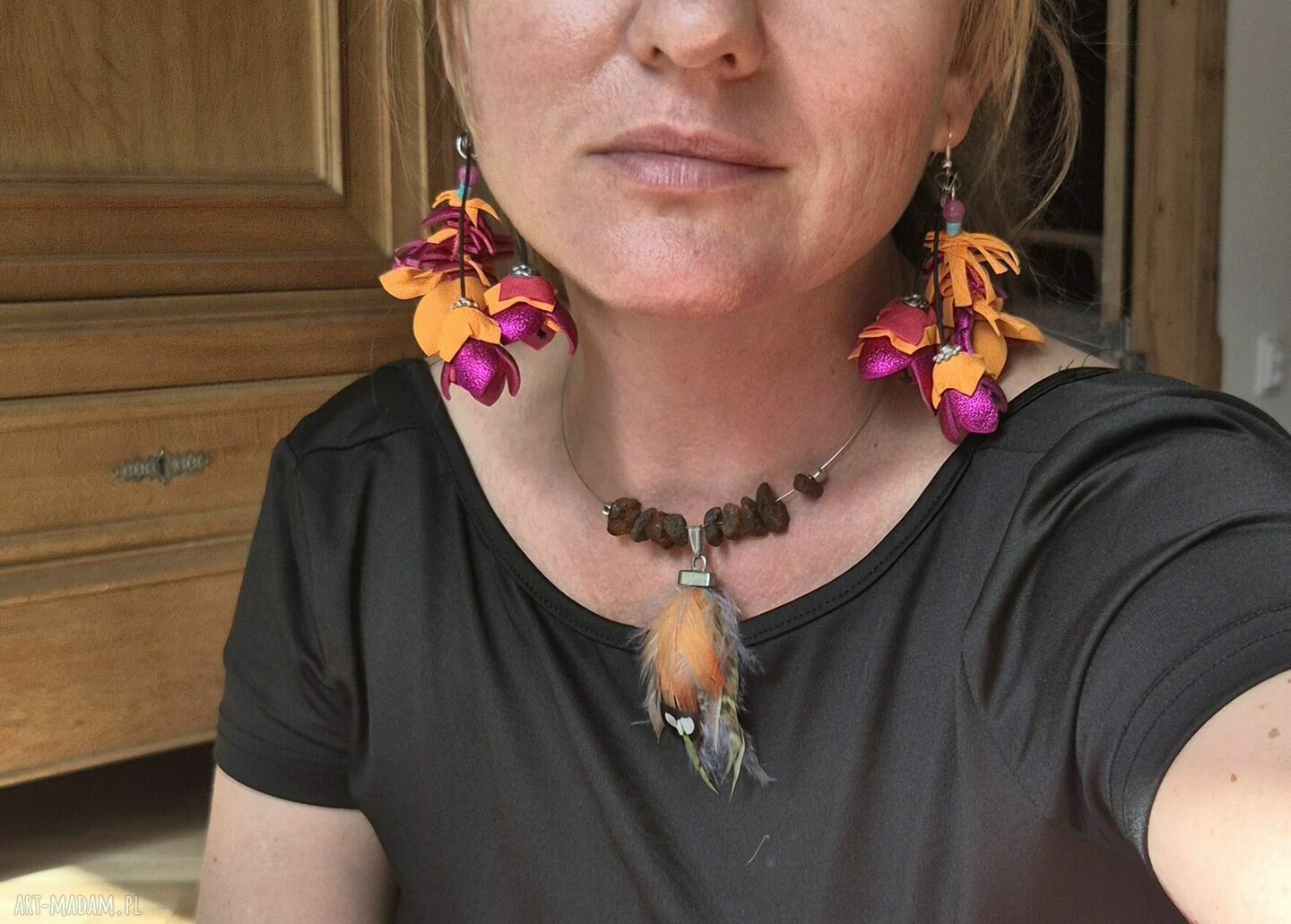 Duży naszyjnik - obroża z piórami w stylu boho Frida