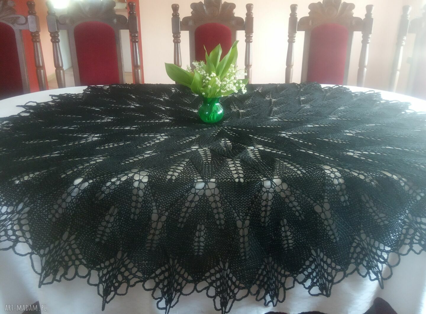 Duży czarny obrus na drutach 150 cm - rękodzieło z efektem 3D