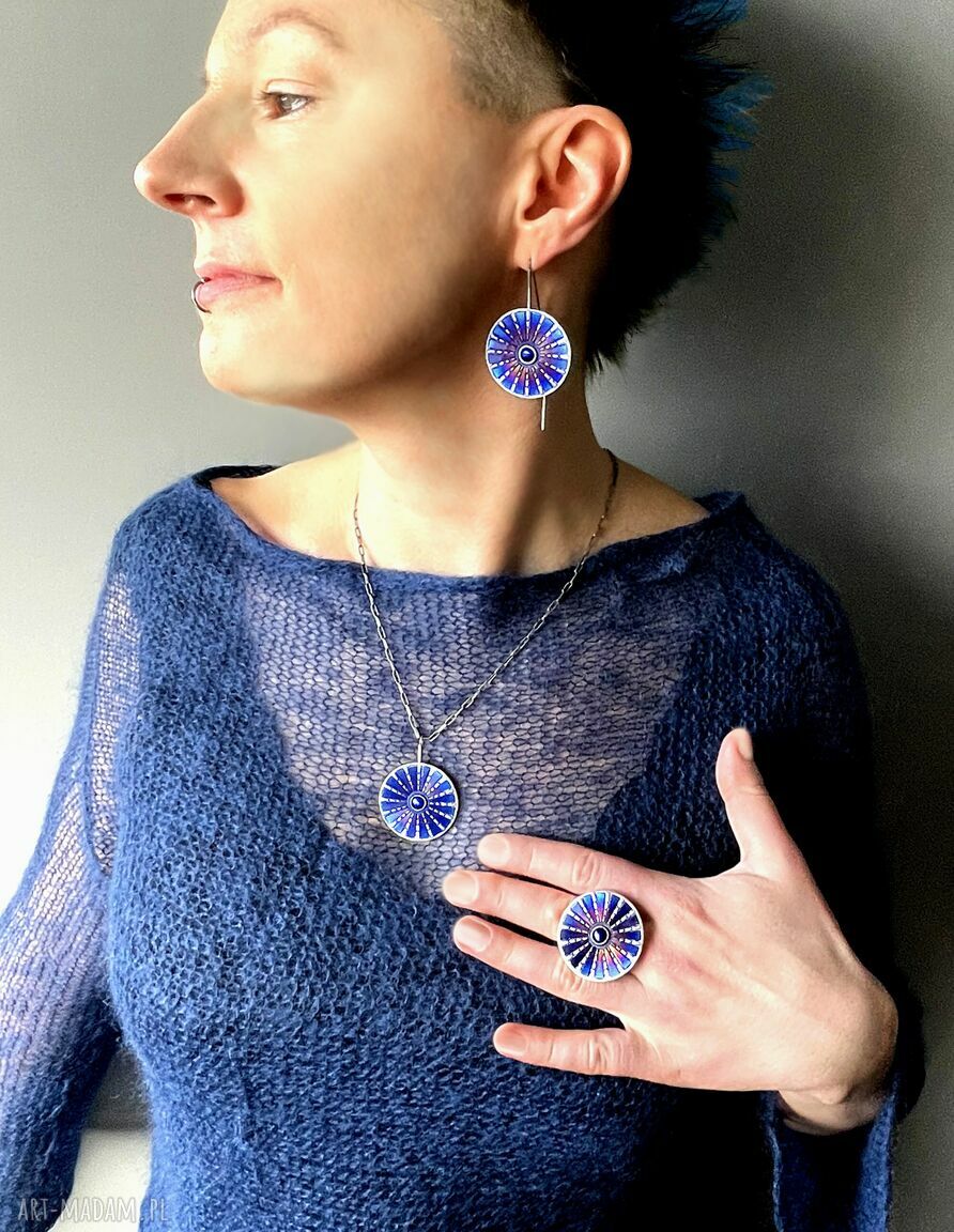Duży okrągły wisior ze srebra i tytanu - niebiesko-fioletowa zawieszka Shambala