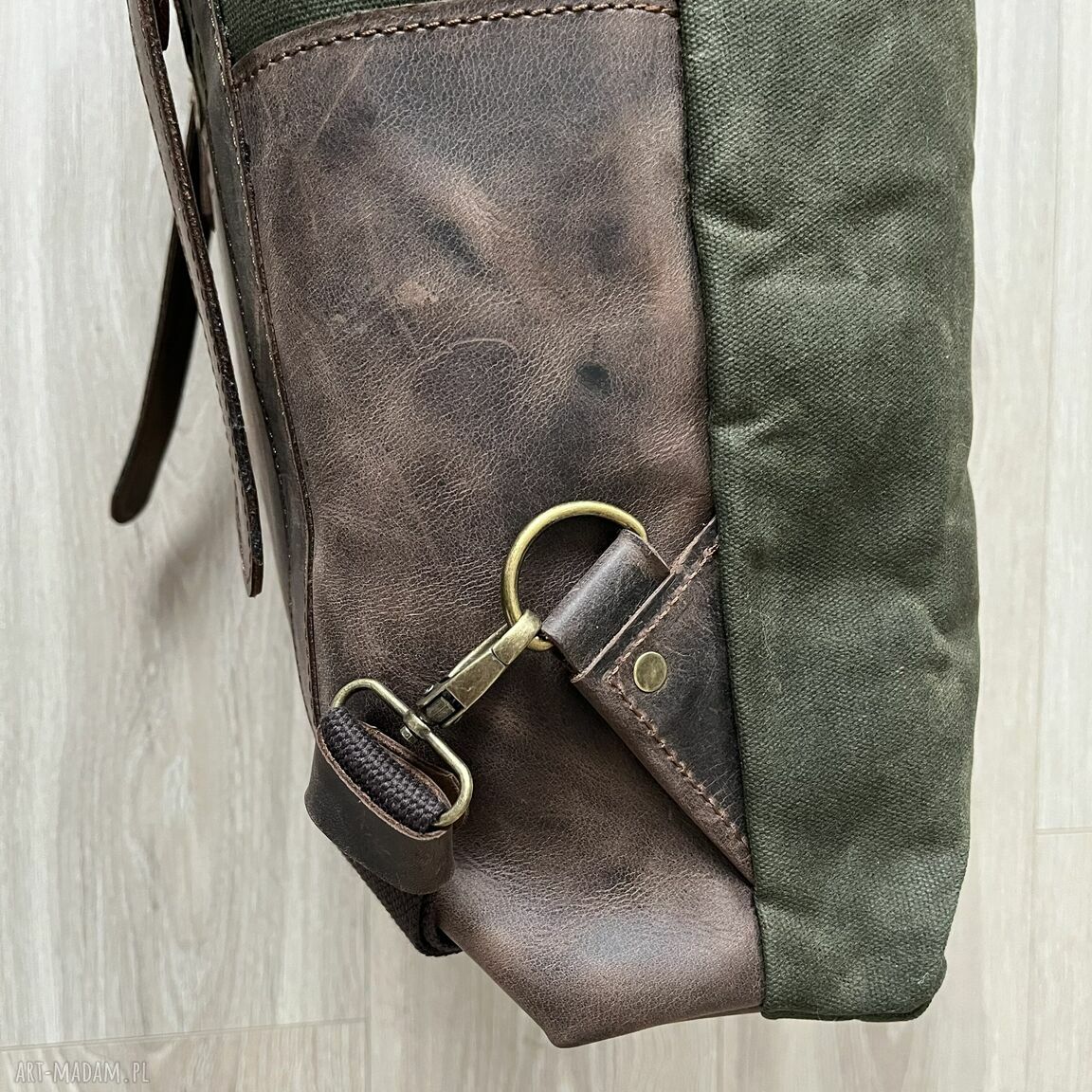 Brązowo-zielony plecak vintage handmade z woskowanej bawełny i skóry Crazy Horse