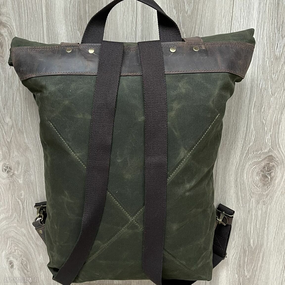 Brązowo-zielony plecak vintage handmade z woskowanej bawełny i skóry Crazy Horse