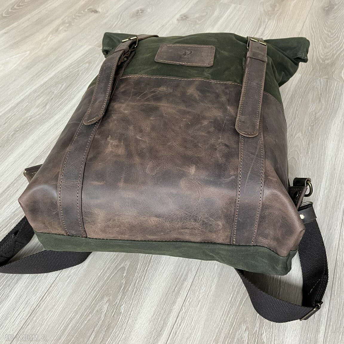Brązowo-zielony plecak vintage handmade z woskowanej bawełny i skóry Crazy Horse