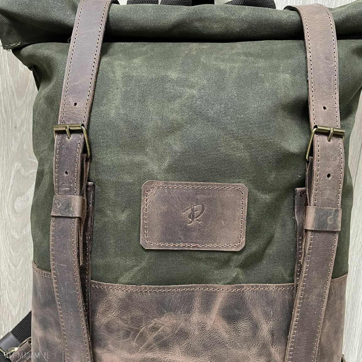 Brązowo-zielony plecak vintage handmade z woskowanej bawełny i skóry Crazy Horse