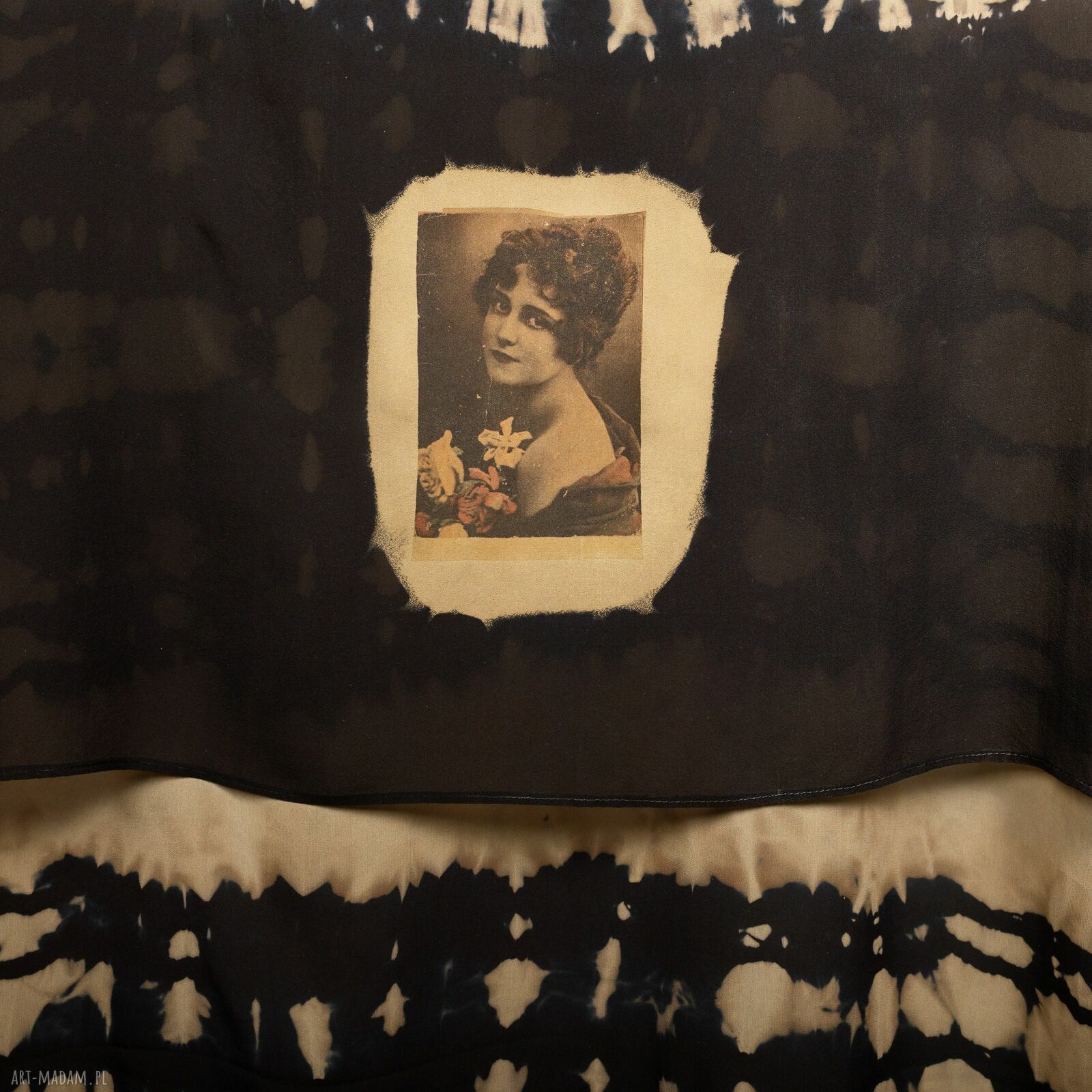 Duży szal jedwabny PORTRET z żorżety 100% silk - złoty beż i czerń