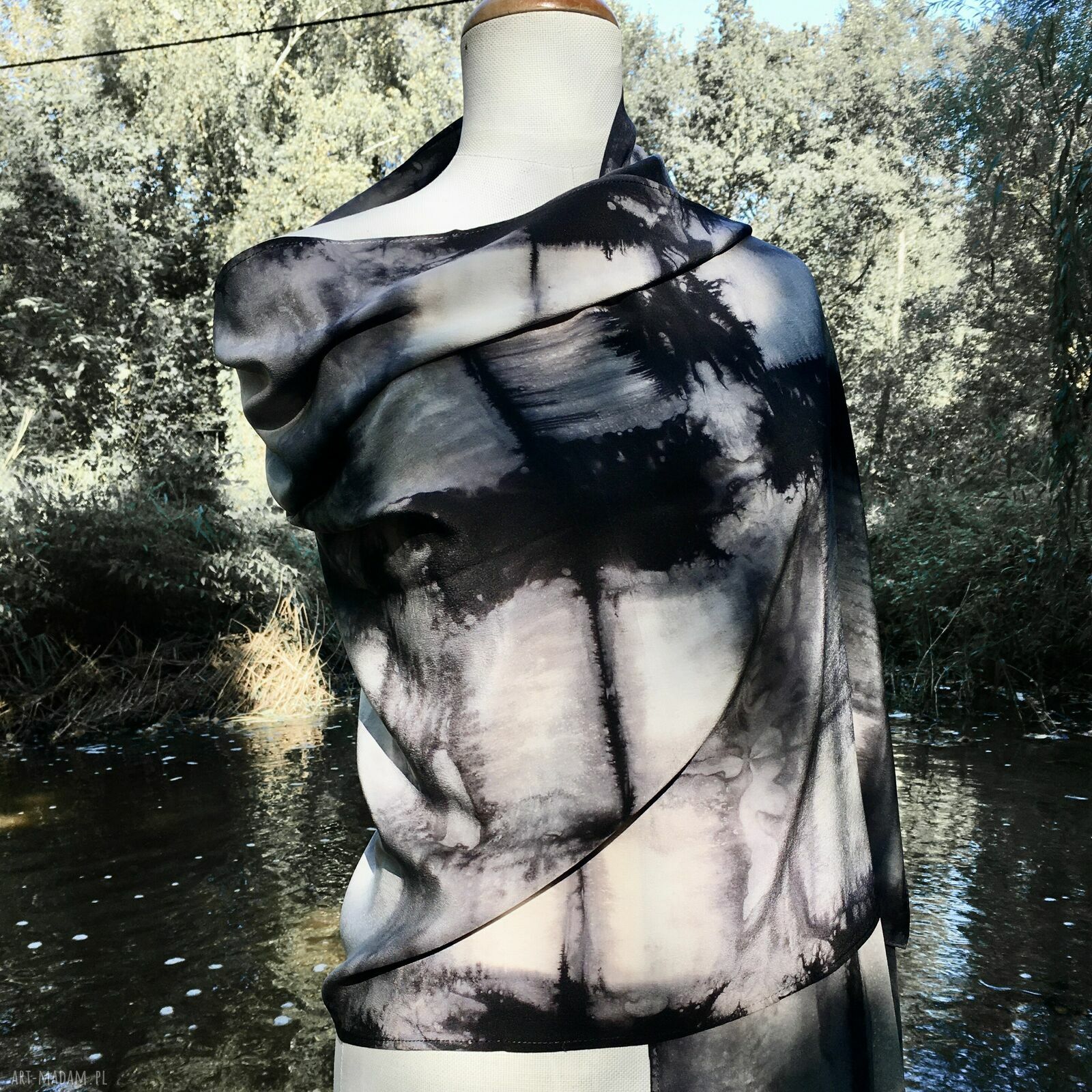 Duży szal jedwabny MONO z krepy 100% pure silk - slow fashion