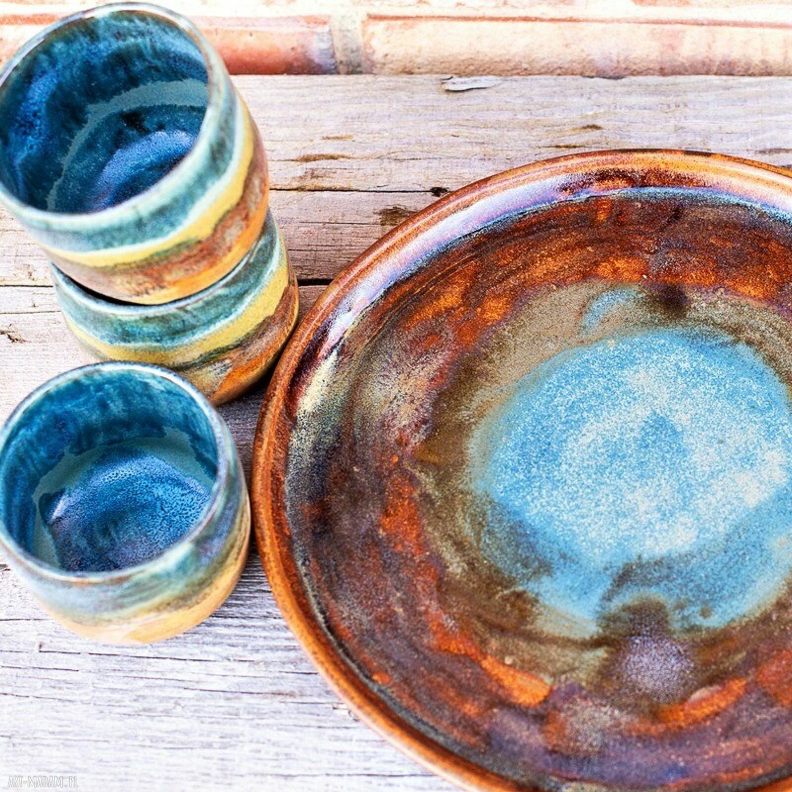 Duży talerz ceramiczny z 3 czarkami - rustykalna patera do serwowania
