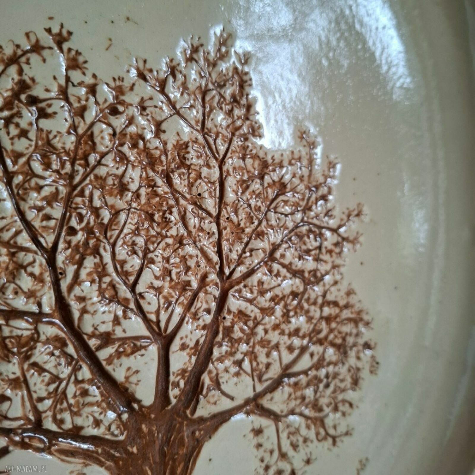 Duży talerz ceramiczny z motywem drzewa
