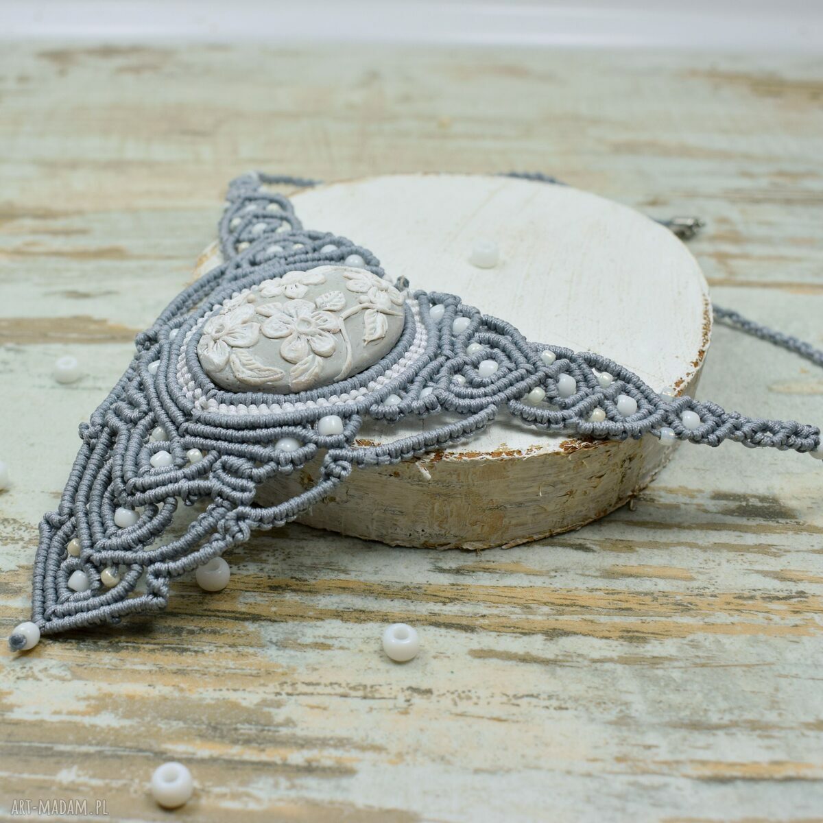 naszyjniki: Duży, unikatowy naszyjnik mikromakrama w odcieniach szarości i bieli ręczne
