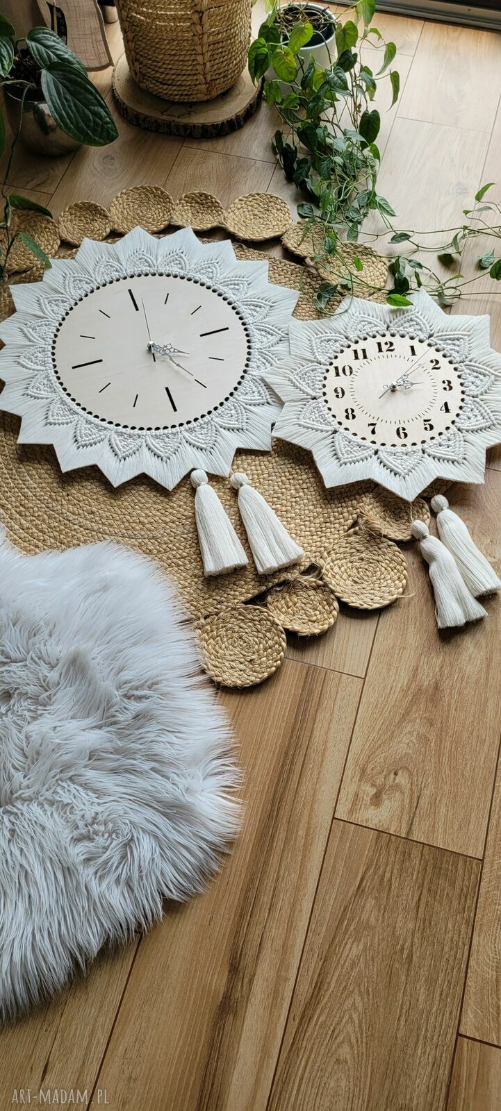 Duży zegar ścienny boho z makramą i chwostami