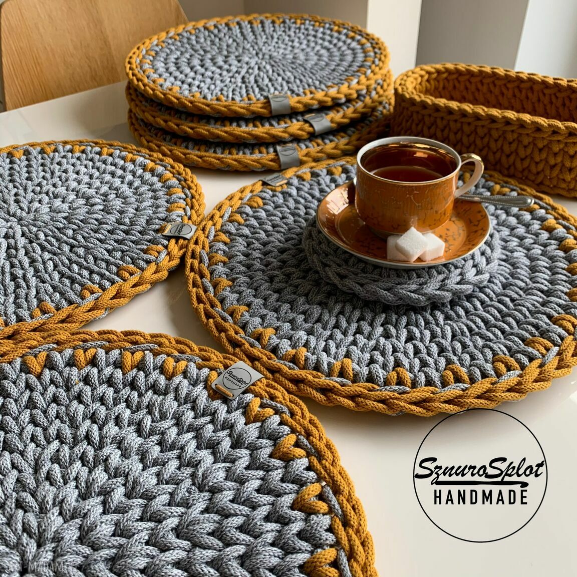Podkładki dwukolorowe 33 cm - szary melanż i miodowy brzeg, komplet 8 szt.