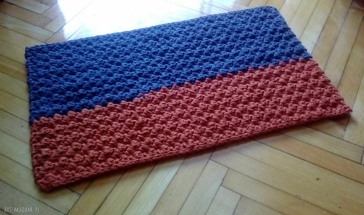 Dwukolorowy dywanik szydełkowy ze sznurka T-Shirt Yarn 30x52 cm