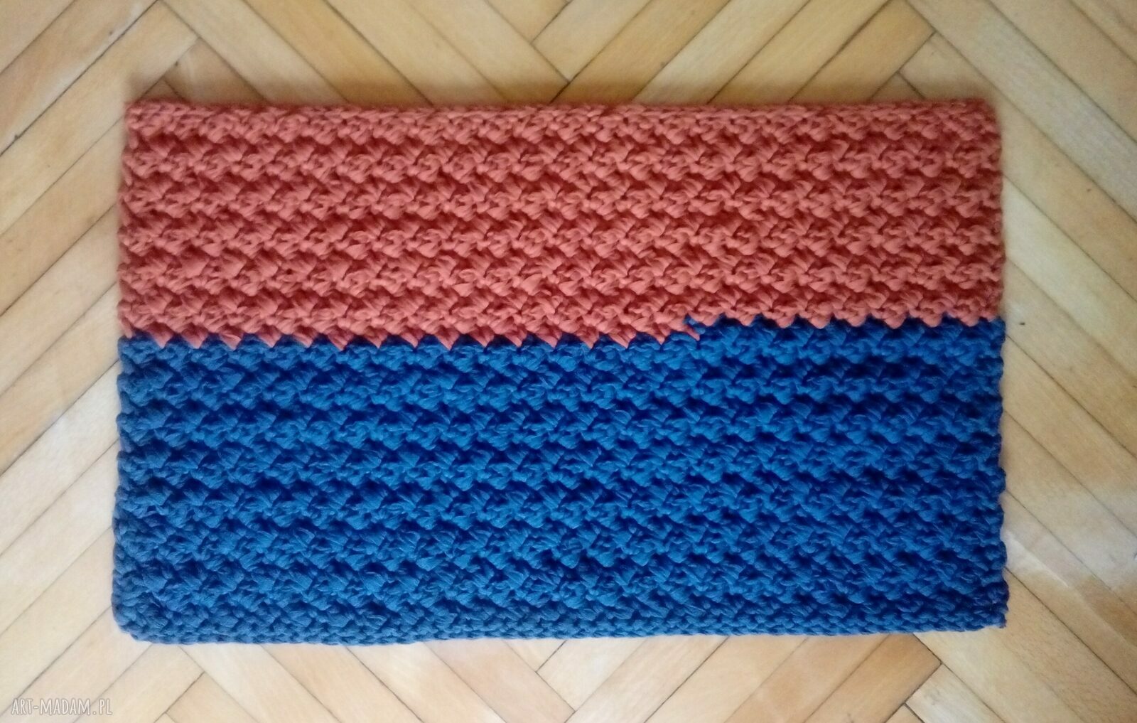 Dwukolorowy dywanik szydełkowy ze sznurka T-Shirt Yarn 30x52 cm