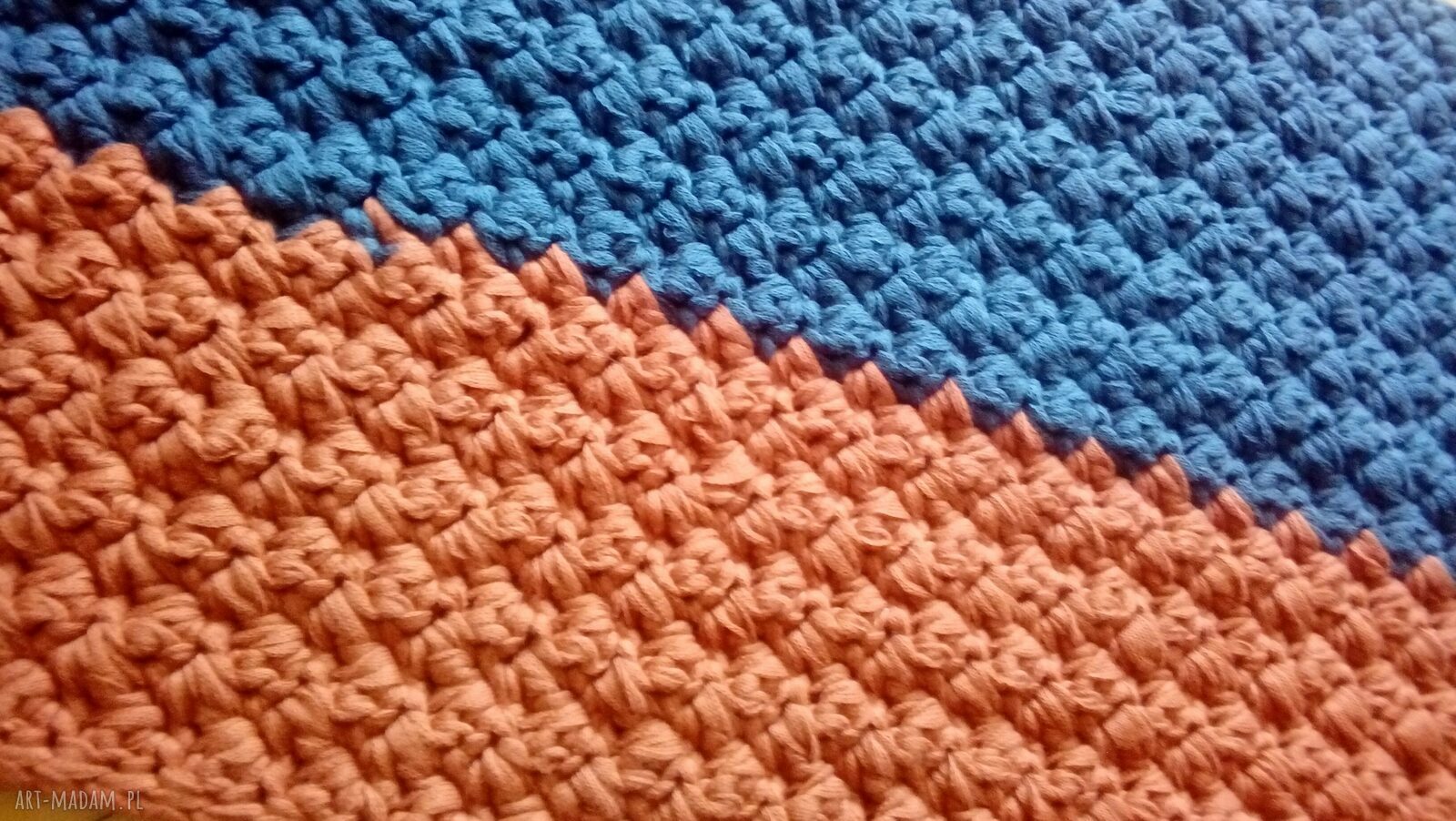 Dwukolorowy dywanik szydełkowy ze sznurka T-Shirt Yarn 30x52 cm