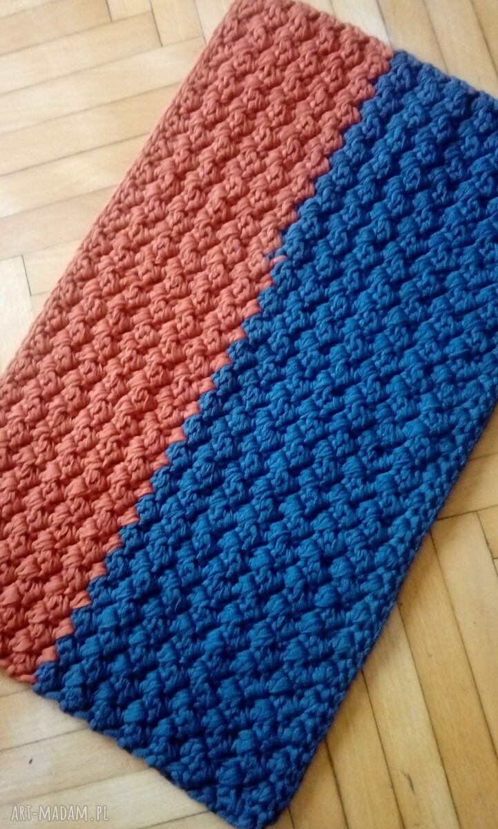 Dwukolorowy dywanik szydełkowy ze sznurka T-Shirt Yarn 30x52 cm