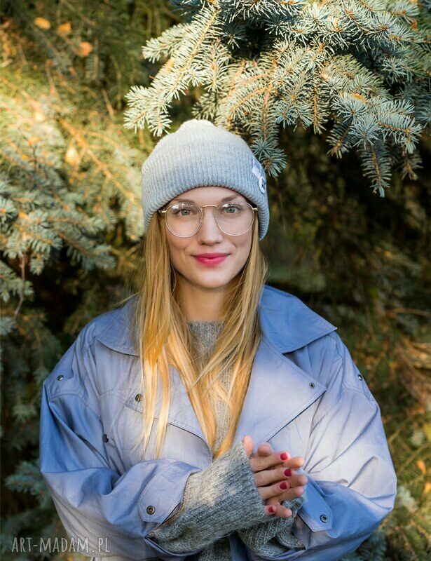 Wywijana dwustronna czapka beanie w jasnym szarym z kolorowym logo Brain Inside