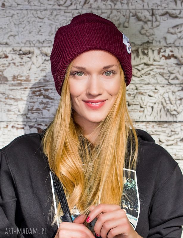 Wywijana dwustronna czapka beanie bordo z kolorowym logo Brain Inside