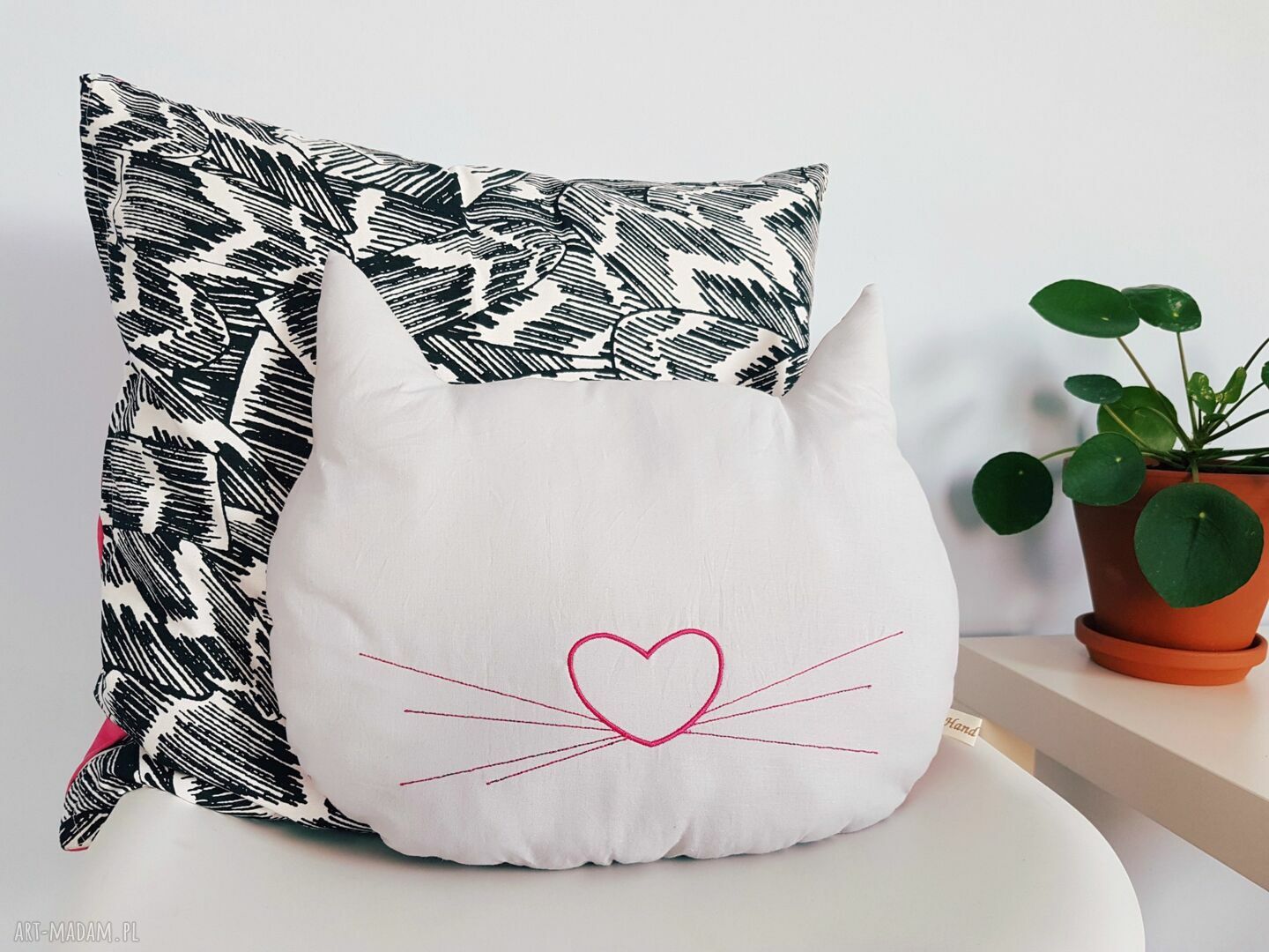 Dwustronna podusia kocia główka pink kot kotek cat poduszka haft
