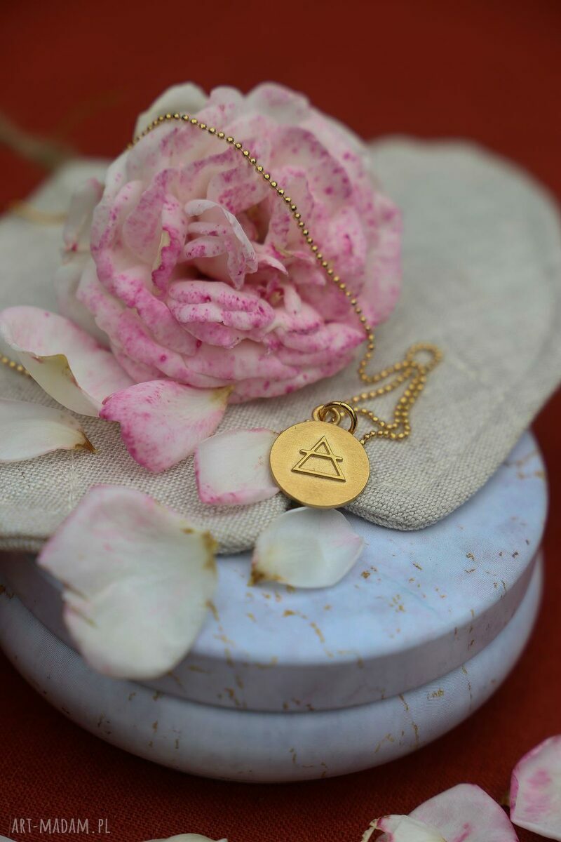 Dwustronny wisiorek z żywiołem powietrza - złocony amulet mocy