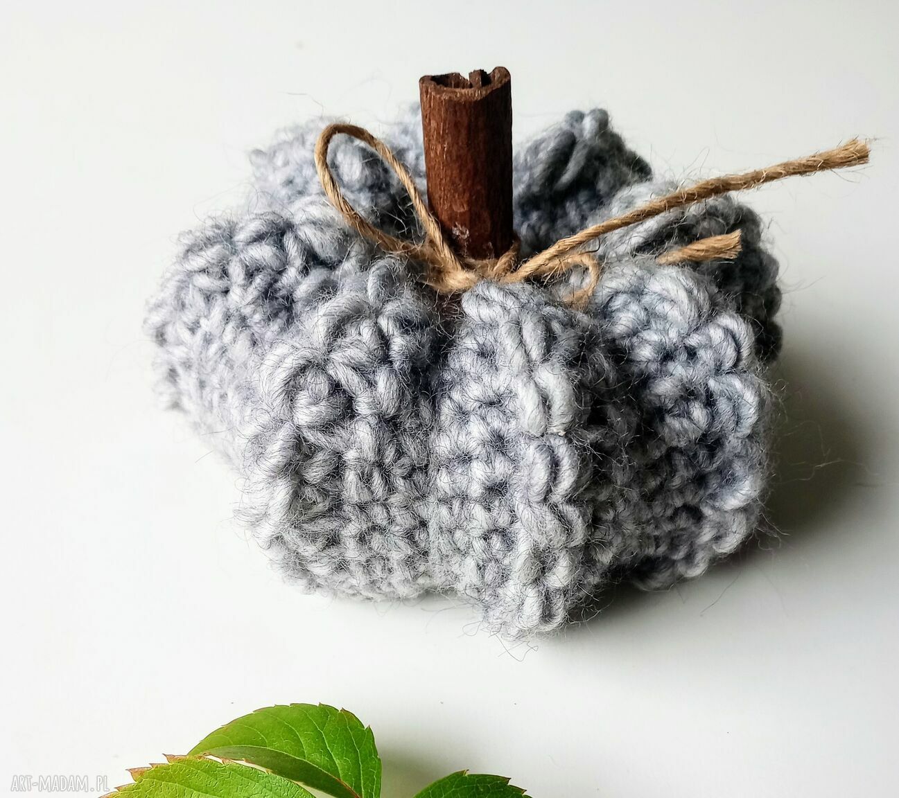 Dynia fantazyjna szydełkowa - jesienna dekoracja handmade z cynamonowym ogonkiem